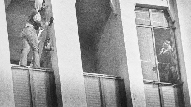 Muhammad Ali saves the life of a man trying to commit suicide on Oct 2, 1980